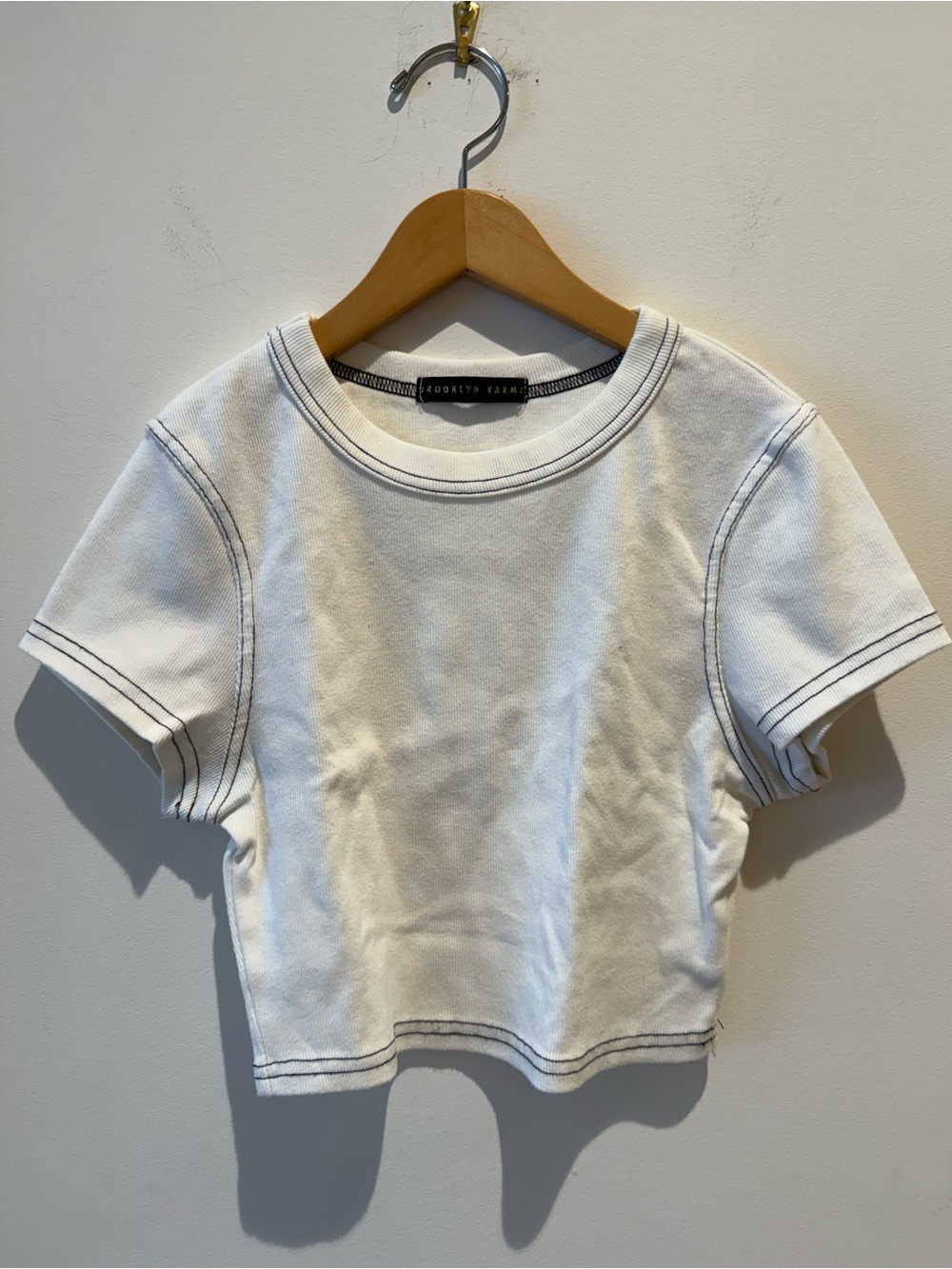 Brooklyn Karma Short Sleeve Contrast Seam Cropped Tee size Small
